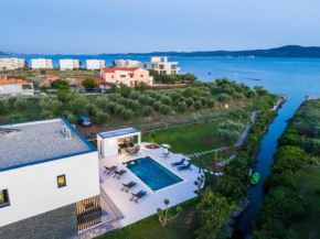 Unique Villa Garoful Sukosan